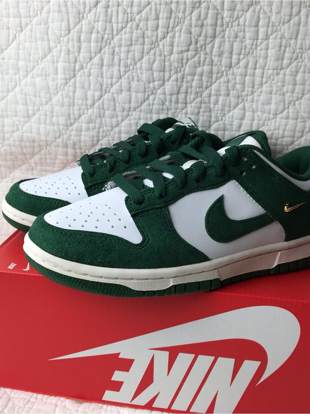 Nike Dunk Low Shoes Women’s SZ 6 Gorge Green Gold Mini Swoosh IB4417 100 - Picture 7 of 12